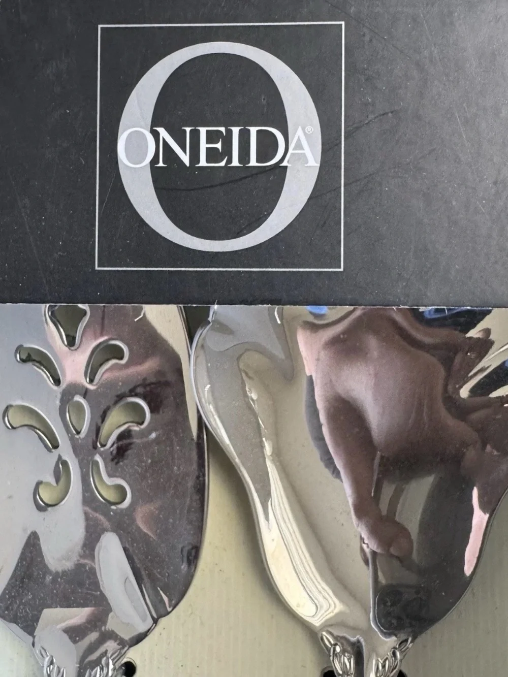 NWT Oneida Silver 2-Piece Entertainment Serving Set - Stainless